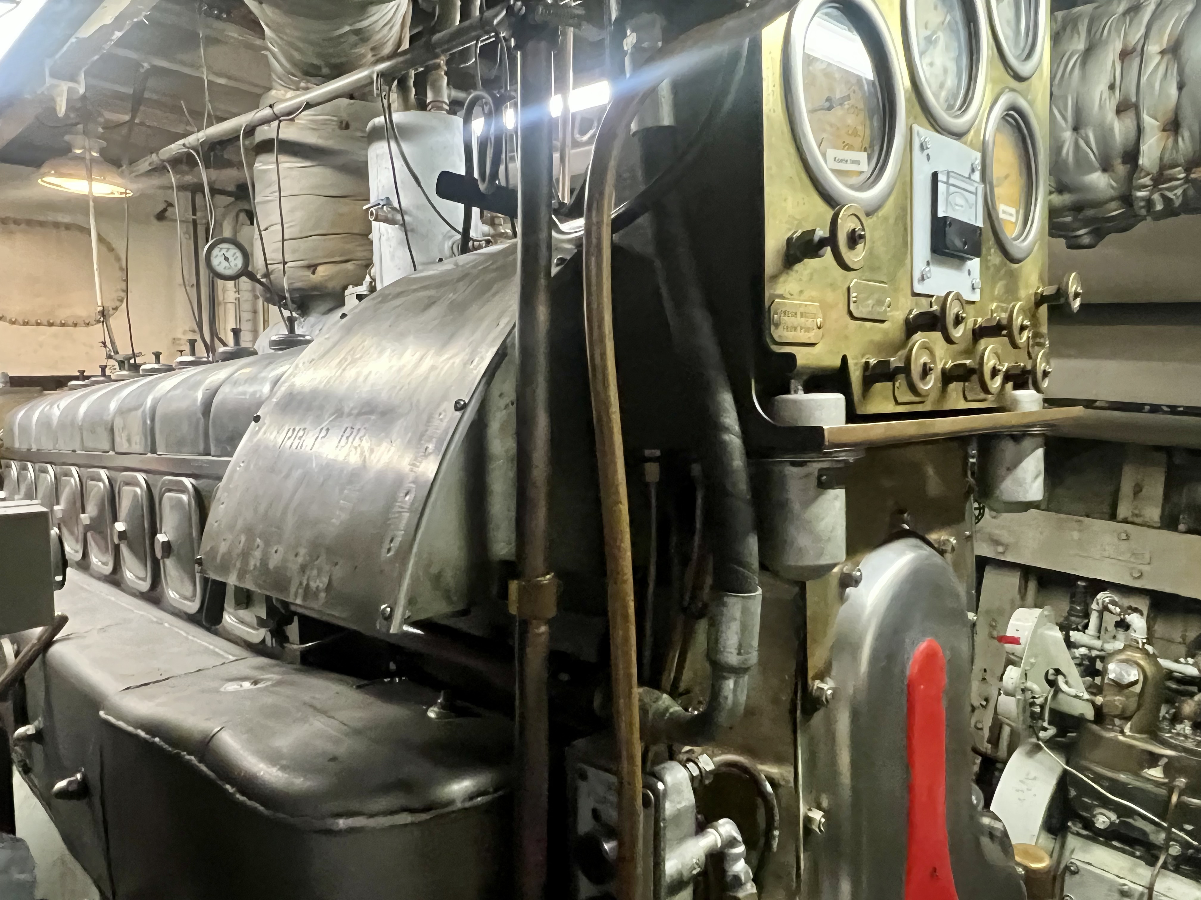 Mijnenveger Bernisse engine room